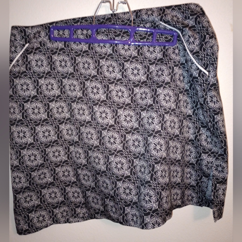 Black and white golf skirt size 14